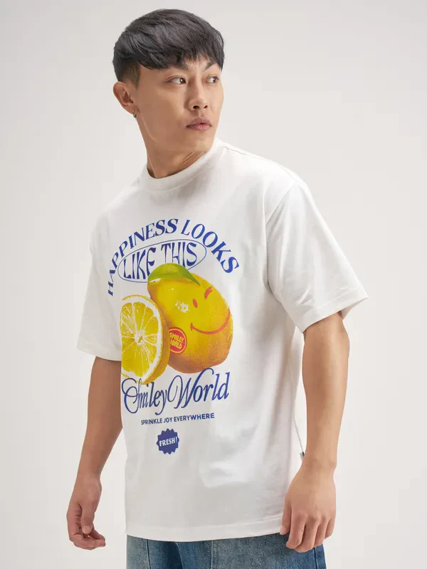 Highlander Men White SmileyWorld® Printed Round Neck T-Shirt - Image 4
