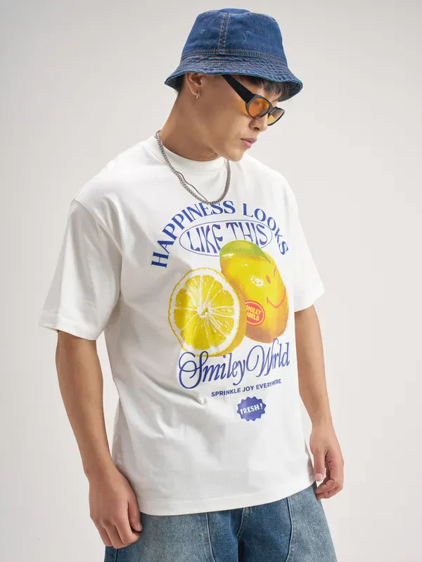 Highlander Men White SmileyWorld® Printed Round Neck T-Shirt - Image 6