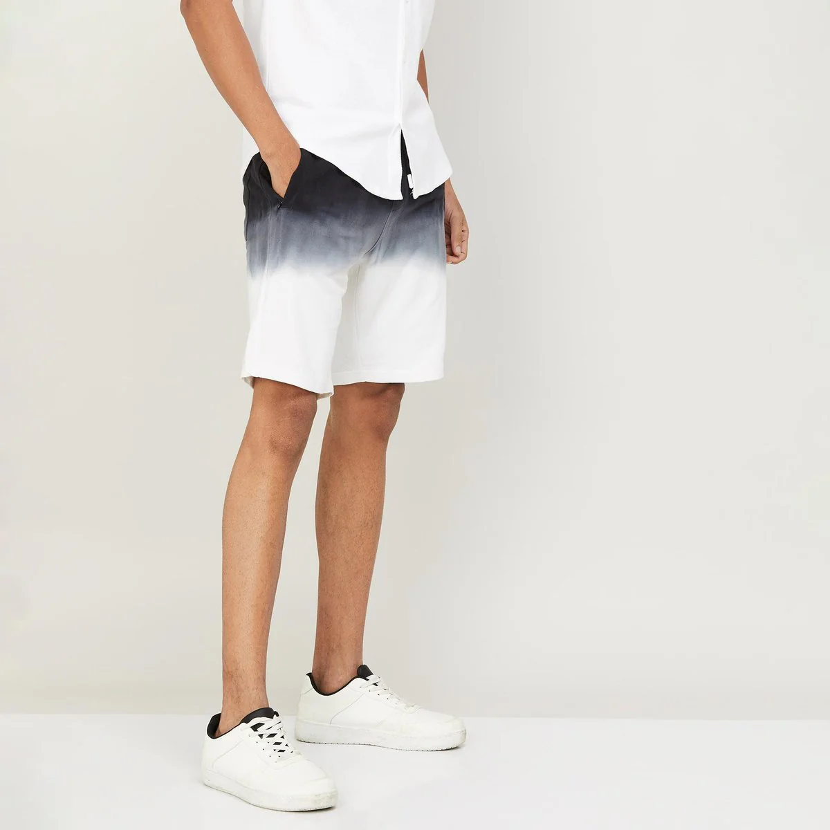 SMILEY Men Tie-Dye Print Shorts With Drawstring - Image 3