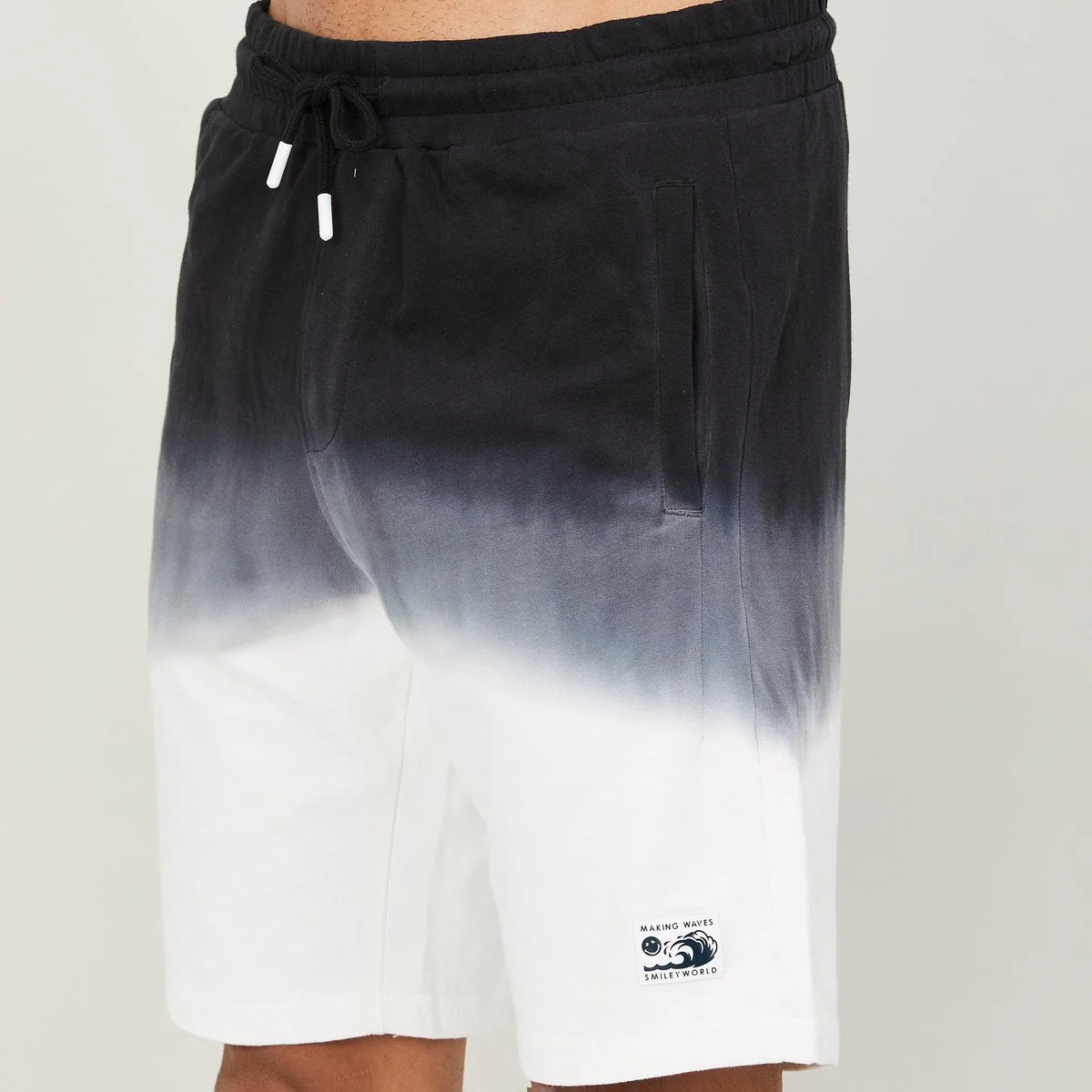 SMILEY Men Tie-Dye Print Shorts With Drawstring - Image 4