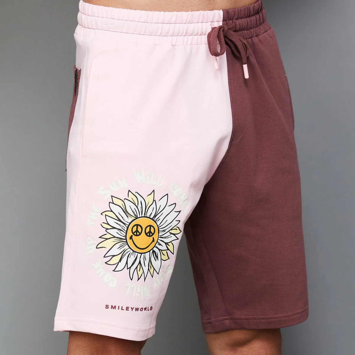 Smiley World Men Graphic Printed Slim Fit Shorts - Image 4