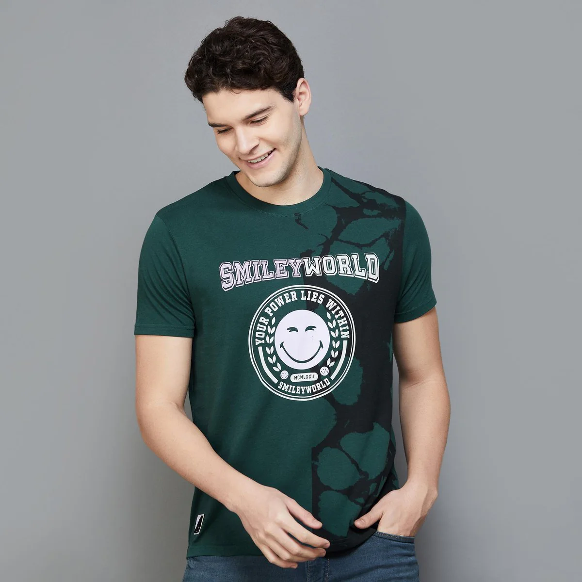 SmileyWorld Men Graphic Print Slim Fit T-Shirt