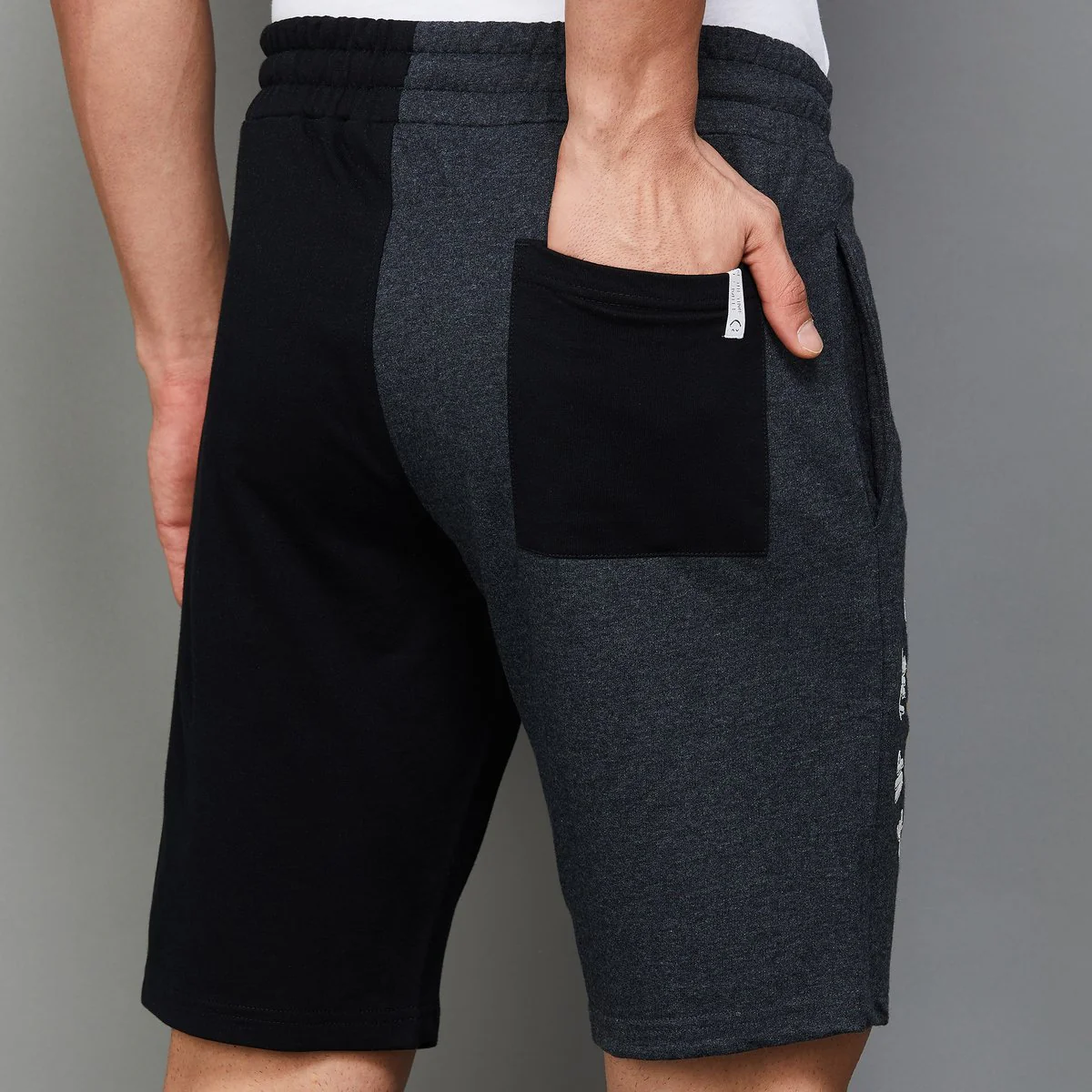 SmileyWorld Men Graphic Printed Slim Fit Shorts - Image 4