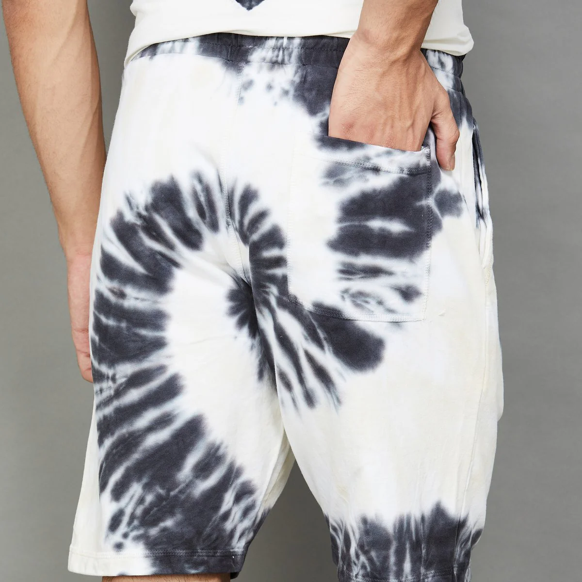 SmileyWorld Men Printed Elasticated Shorts - Image 5