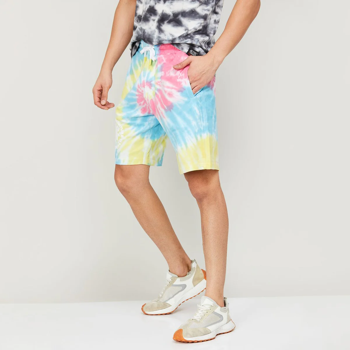 SmileyWorld Men Printed Elasticated Shorts - Image 5