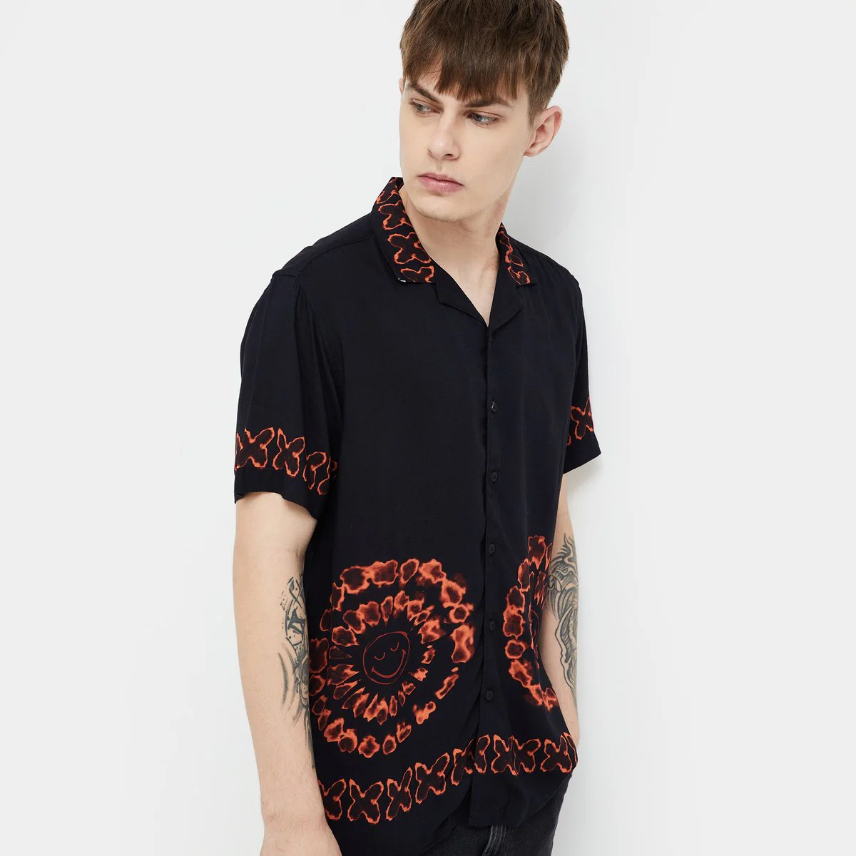 SmileyWorld Men Printed Regular Fit Casual Shirt - Image 3