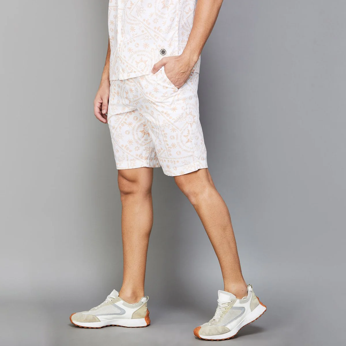 SmileyWorld Men Printed Regular Fit Shorts - Image 10
