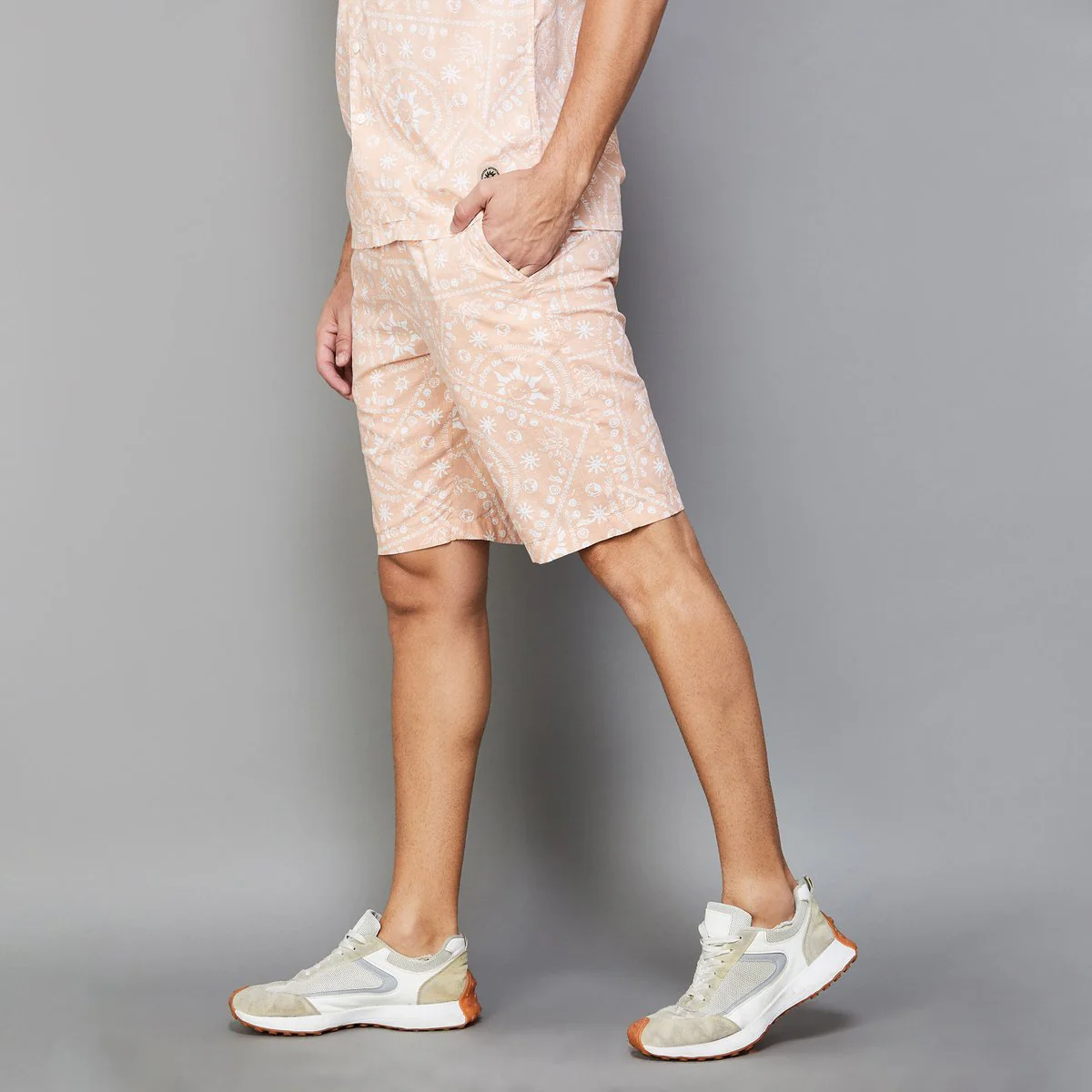 SmileyWorld Men Printed Regular Fit Shorts - Image 6