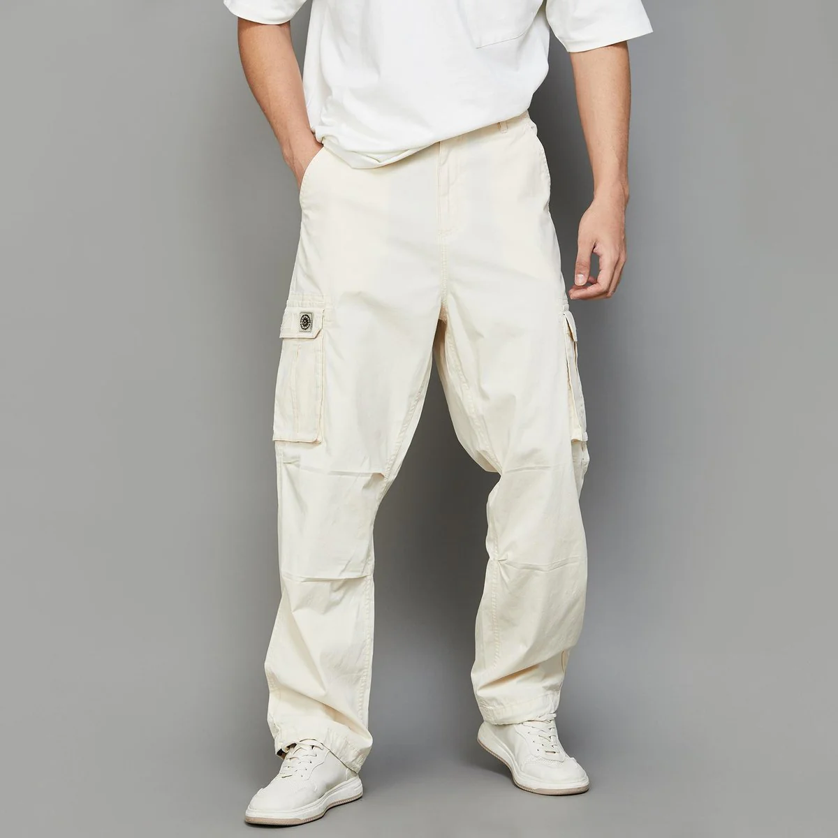 SmileyWorld Men Solid Regular Fit Cargo Trousers