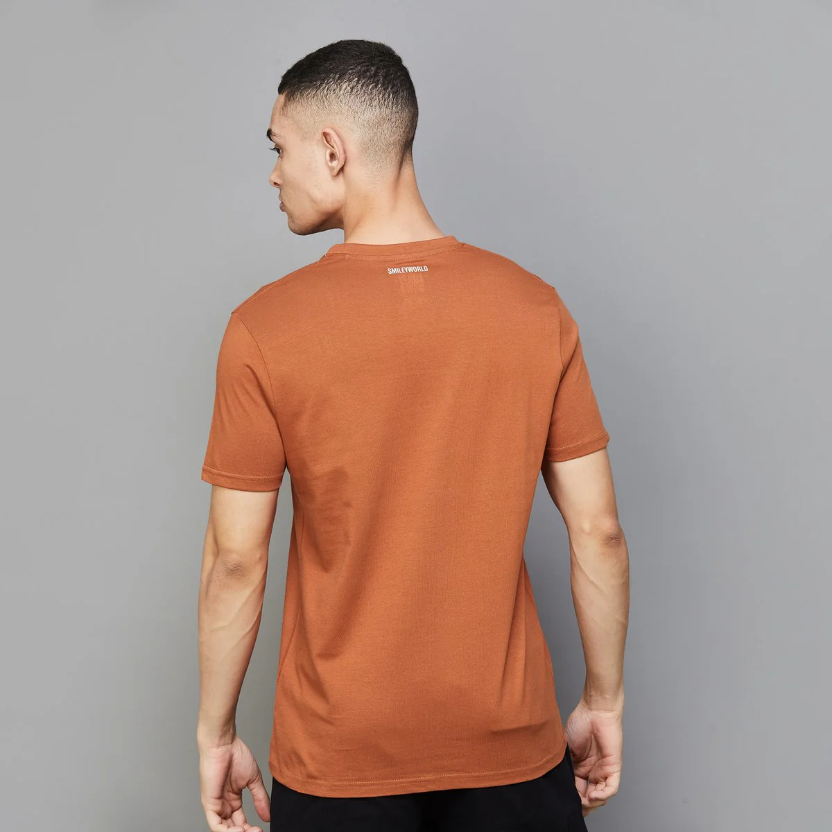 SmileyWorld Men Solid Regular Fit T-Shirt - Image 5